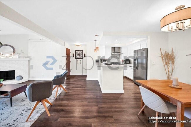 Building Photo - 15511 Sherman Way