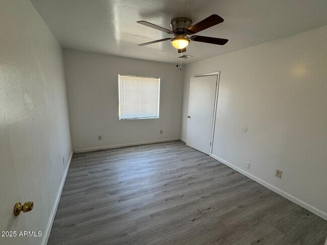 Building Photo - 1331 E Pueblo Ave