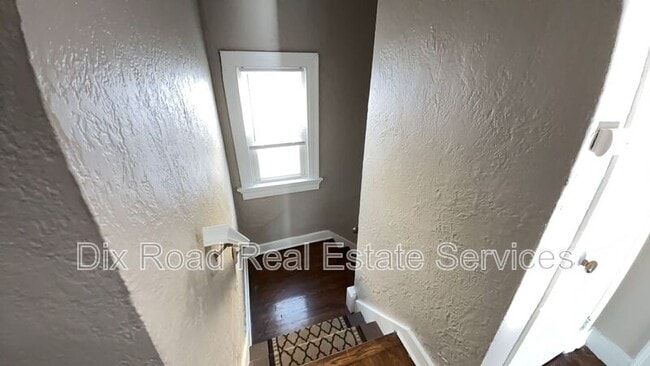 Building Photo - 1303 Kumler Ave