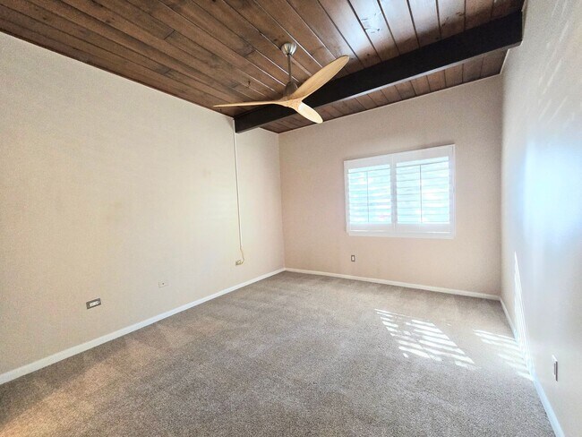 Building Photo - 3103 Eisenhauer Rd