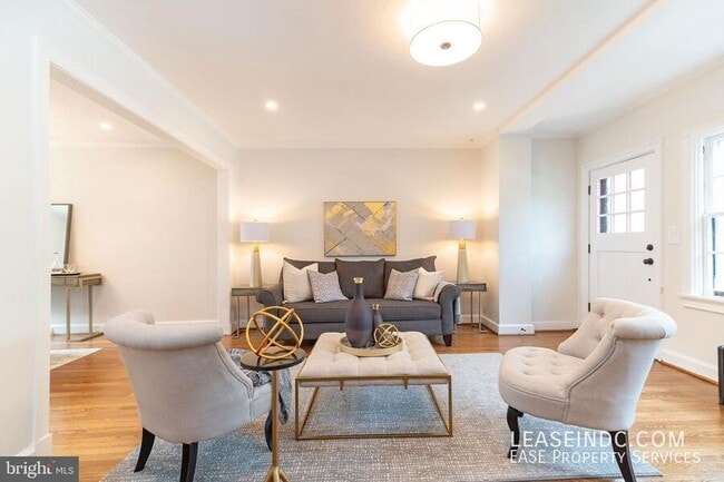 Building Photo - 4434 Reservoir Rd NW