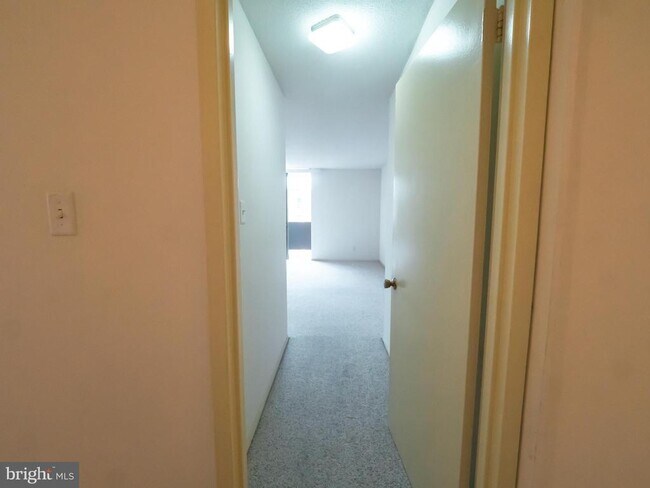 Building Photo - 6100 Westchester Park Dr