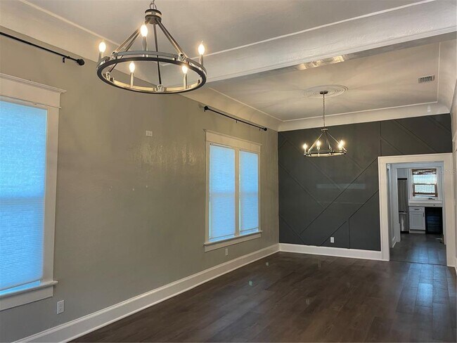 Building Photo - 1932 W Spruce St