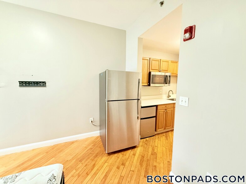 Building Photo - 312 Shirley St