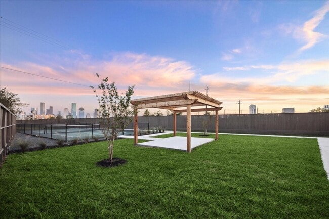 Building Photo - 3075 Hicks St