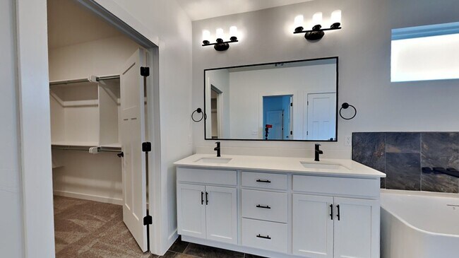 Building Photo - Luxury Modern 3 Bedroom 2.5 Bathroom Home with a Bonus Room in Deer Creek Schools (Neighborhood P...