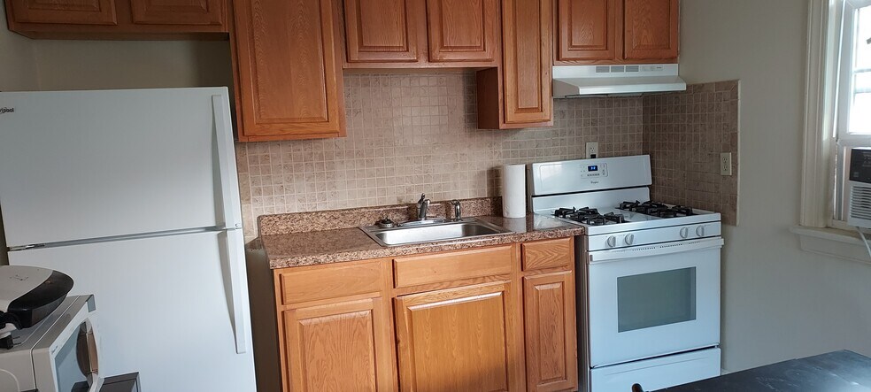 Kitchen - 331 Potomac Ave