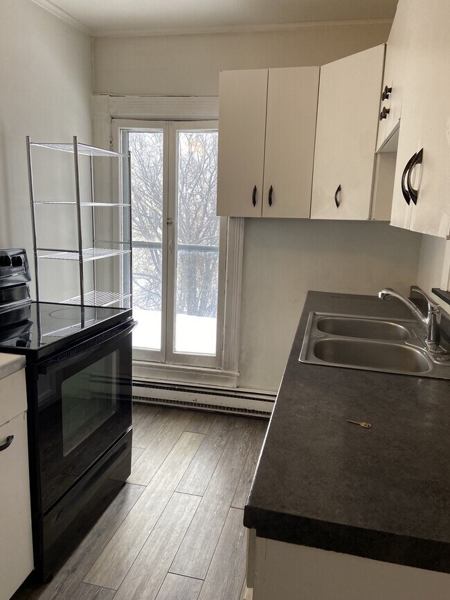 Building Photo - 15 LLC-44 Elm Street