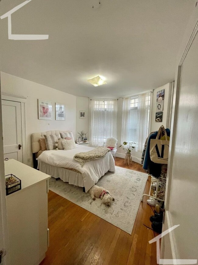 Building Photo - 9/1 Huge 5BR/2BA in the heart of Davis Sq!