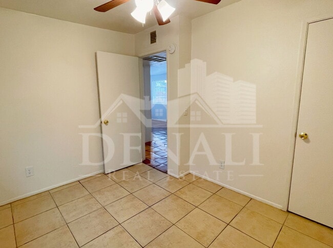 Building Photo - 1404 W Fresno St
