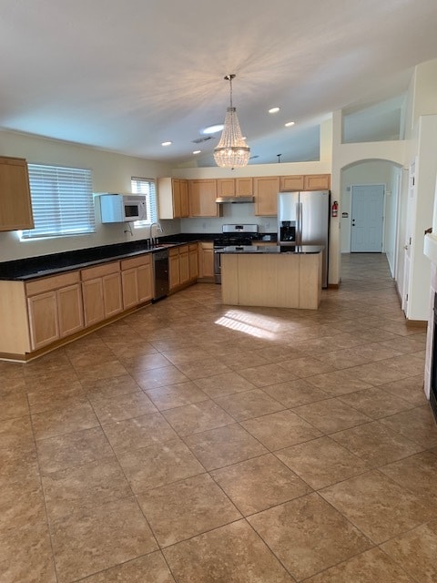 Building Photo - 2461 E Stone Stable Dr