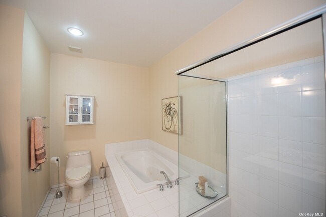 Building Photo - 546 Bardini Dr