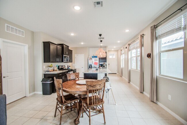Building Photo - Lovely Single Family 4 bedroom for rent!