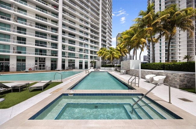 Building Photo - 90 SW 3rd St