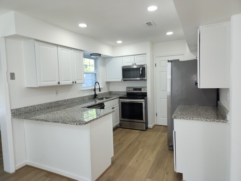 Building Photo - 1206 Caldwell Ct S
