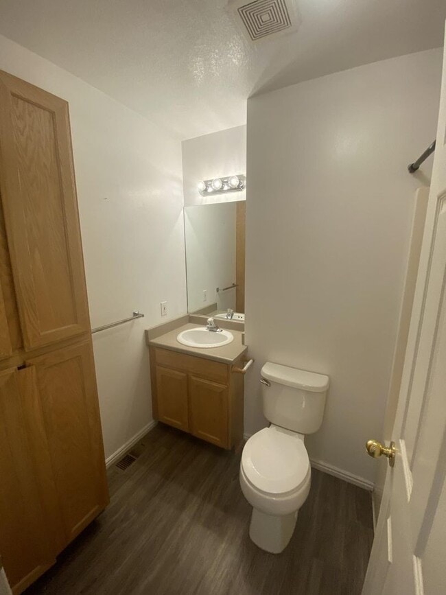 Building Photo - 295 W 600 N