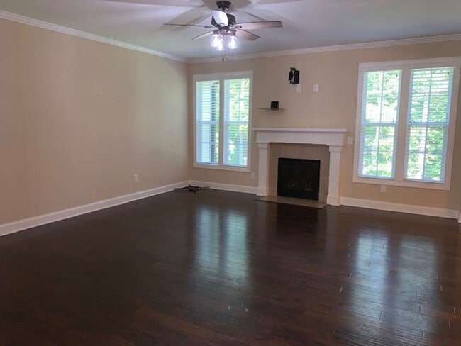 Building Photo - Adorable Ranch Home in a Great Neighborhood!