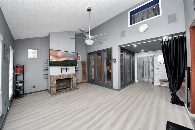 Building Photo - 7877 Kendalia Dr