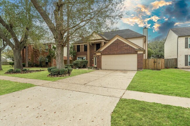 Building Photo - 630 Hawthorn Pl