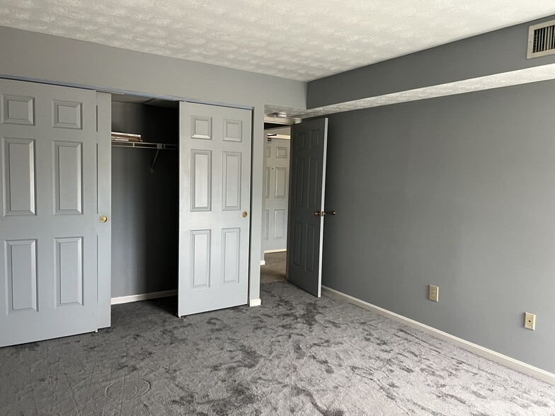 Building Photo - 10 Kellogg Rd