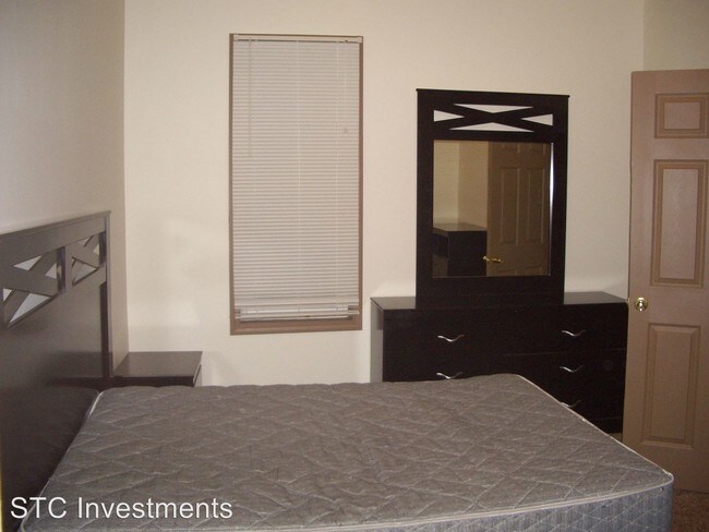 Building Photo - 2 br, 1 bath House - 402 W. McDonough