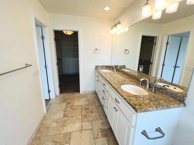 Building Photo - 1420 Tres Hermanas Way