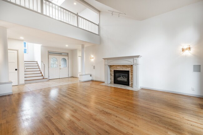 Building Photo - 8975 Snowy Owl Ln