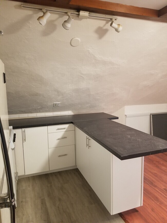 Building Photo - 411 N Craig St