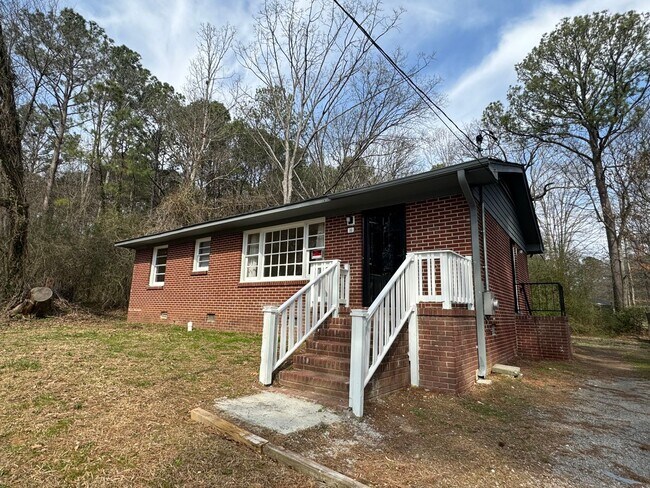 Primary Photo - 3 Bedrooms, 1 Bathroom - House in West Rome!