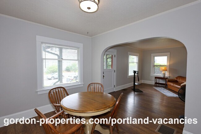 Building Photo - SE 11th Ave - Vintage 1 bedroom bungalow with office/den in Brooklyn neighborhood