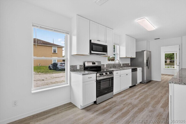 Building Photo - 2206 S 34th St
