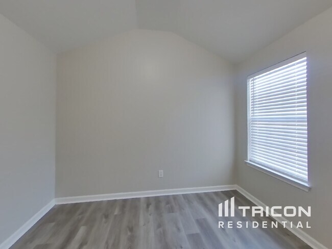 Building Photo - 308 Hidden Creek Ln
