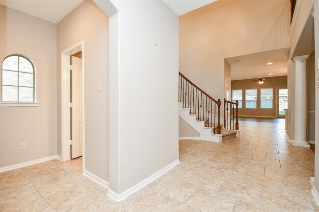 Building Photo - 26514 Forest Pine Ln