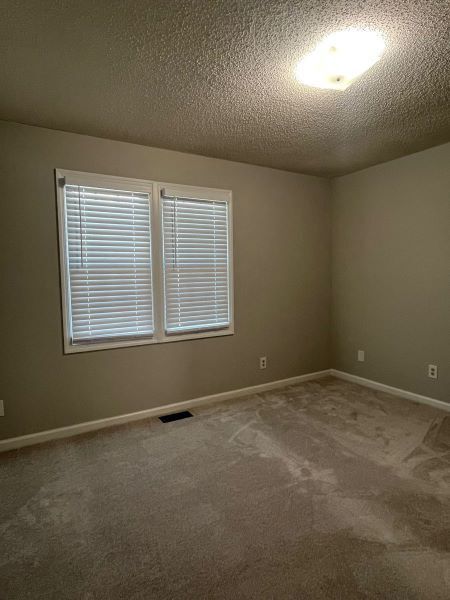 Building Photo - One level living in highly sought Bluegras...