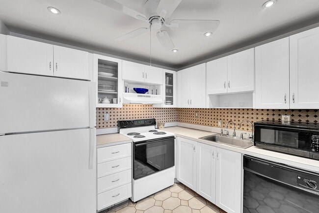 Building Photo - 407 Piedmont I