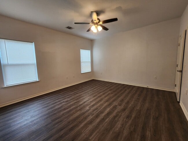 Building Photo - 3-Bedroom, 1-Bath on 1 acre lot
