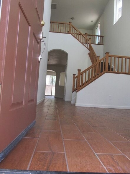 Building Photo - 233 American Farms Ave