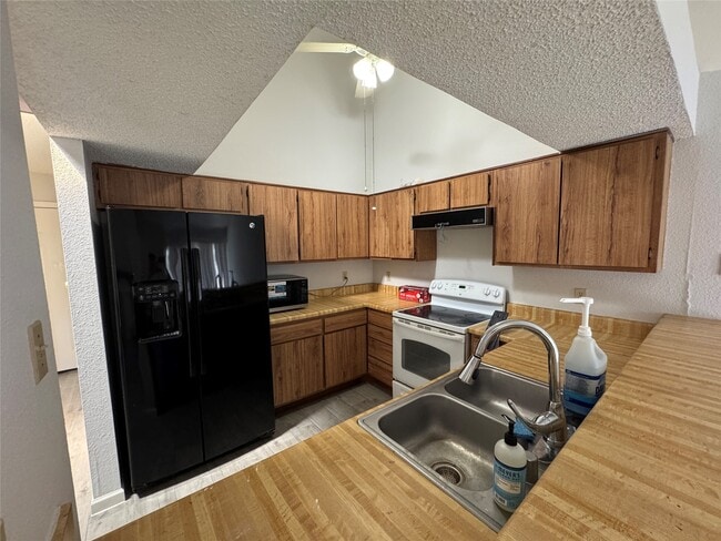 Building Photo - 12959 Wirevine Ln
