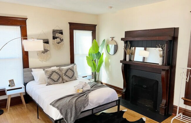 Building Photo - 1119 E Fulton St