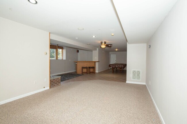 Building Photo - 4 bed, 3.5 bath Single Family Home in Charles Town, WV