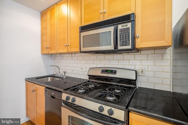 Building Photo - 744 S 22nd St