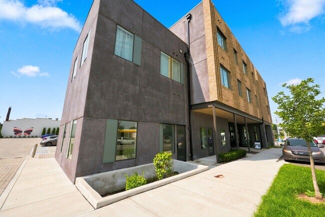 Building Photo - 1090 Haysboro Ave