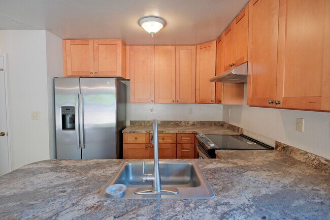 Building Photo - 505 Mission Pl