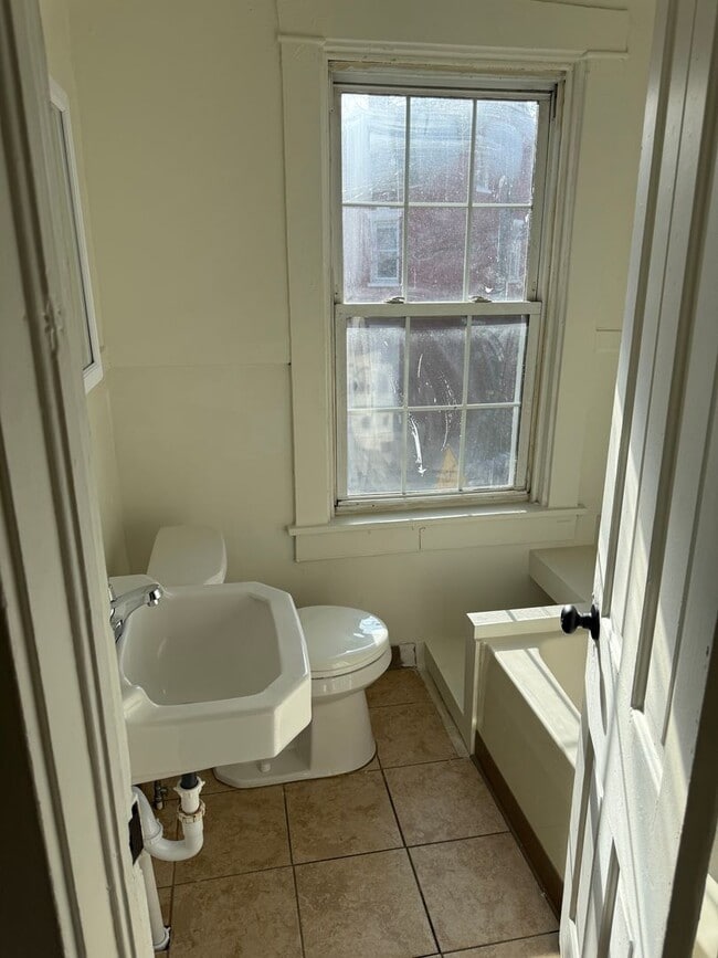 Building Photo - 124 S Arch St