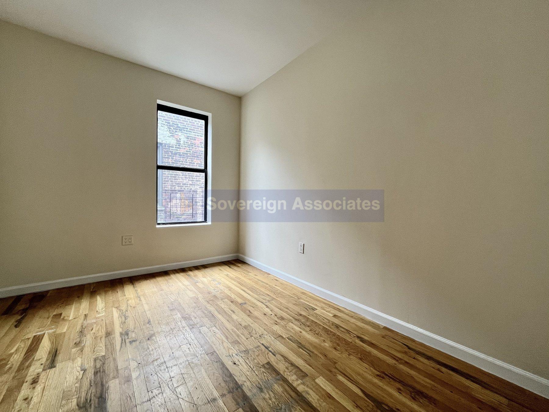 Building Photo - 606 W 191st St