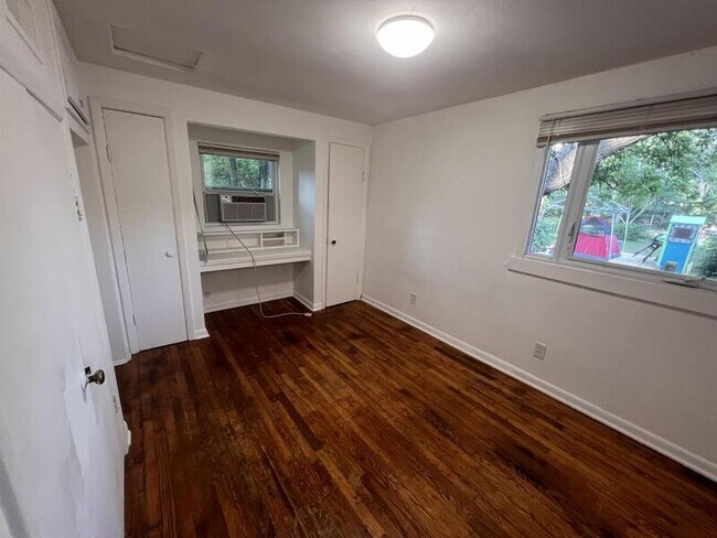 Building Photo - 1732 W 21st St