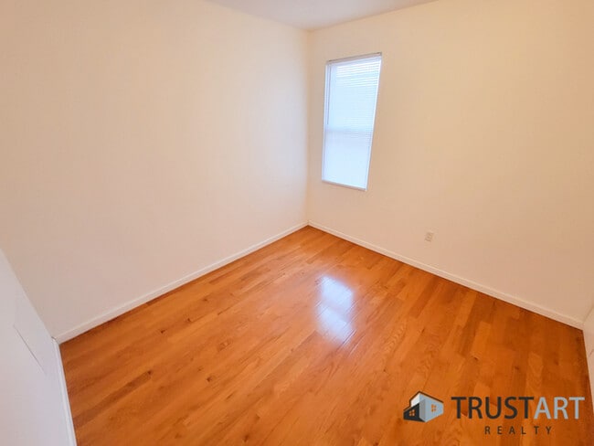 Building Photo - 3 bedroom house in Tacony