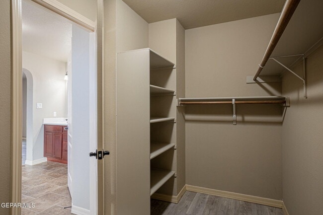 Building Photo - 14501 Meadow Lawn