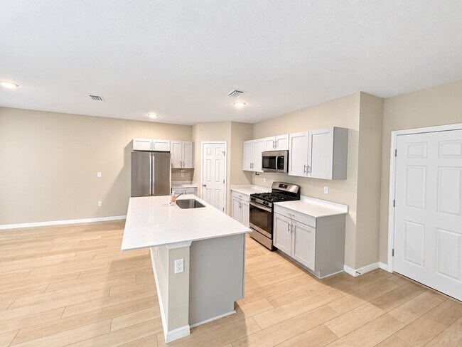 Building Photo - 5548 Summer Sunset Dr