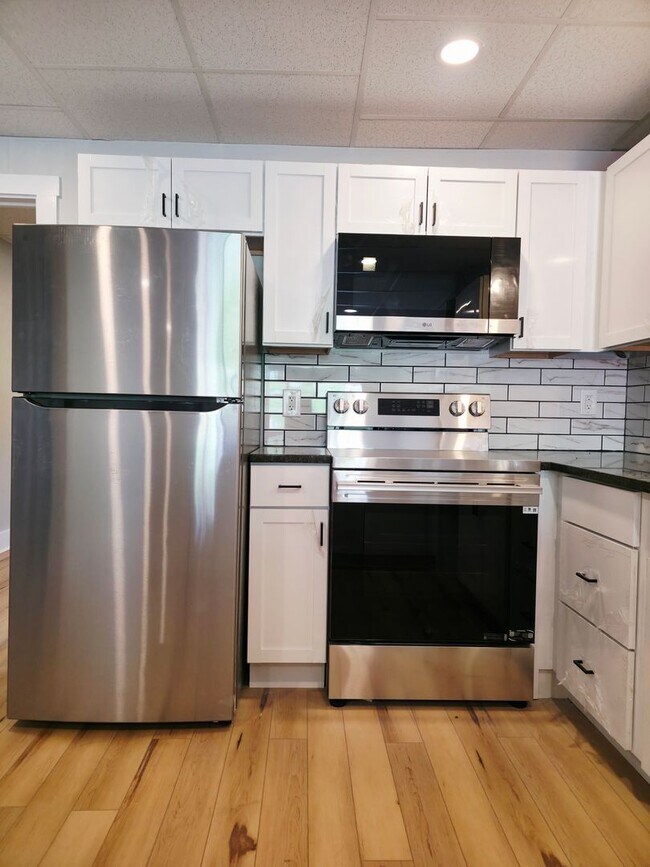 Building Photo - 3915-3917 Mount Troy